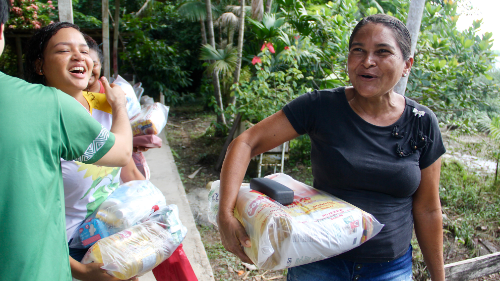 Members of a Savings with Education group receive food support packages as part of their resilience efforts in northeastern Brazil. | Episcopal Relief & Development staff