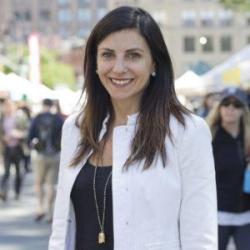 Bea de la Torre headshot