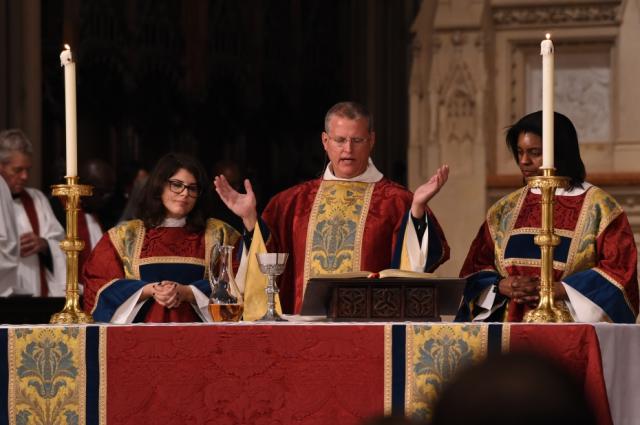 Eva Suarez Serves at Altar