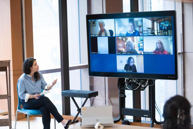 Summerlee Staten addresses Zoom participants during a Discovery classroom session