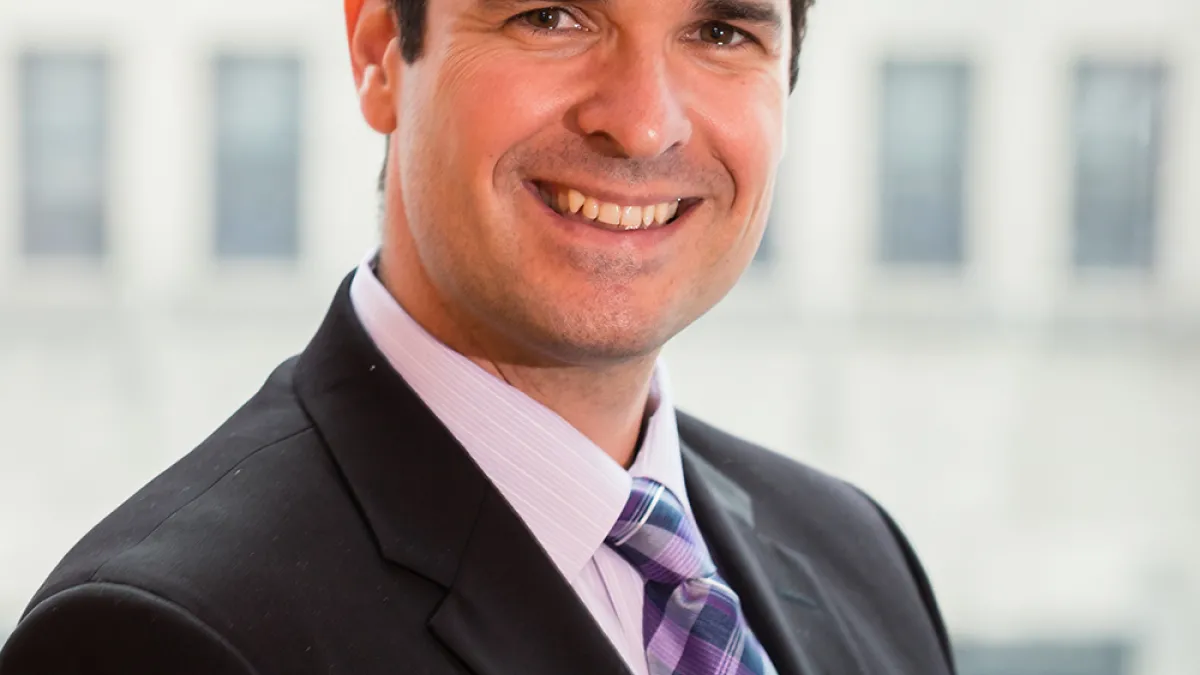 Chris Hoklotubbe headshot