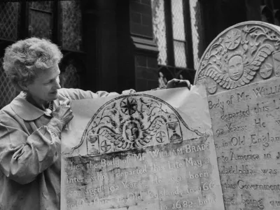 Artist Sari Dienes in Trinity Churchyard in 1954