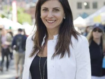 Bea de la Torre headshot