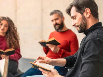 People read books in a circle