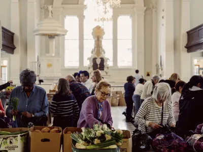 People pack in St. Paul's Chapel